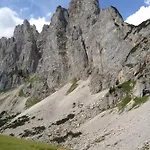 Am Sonnenhuegel 3*